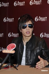 组图：倪妮出席传媒招待会 日本女星香里奈欲变打女