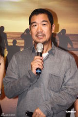 组图：张国立宣传《原乡》 与女演员避嫌