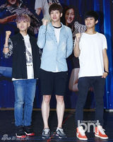 组图：SJ厉旭f(x)Luna音乐剧排练现场大公开