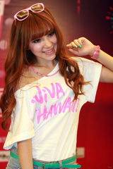 组图：杭州快女50强全新造型定妆 晋级赛舞台装曝光