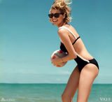 组图：抖奶超模复古泳装大片 傲人美胸呼之欲出