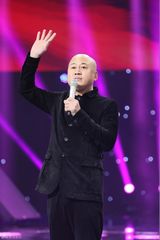 组图：《笑星》王晶与嫩模上演猪八戒背媳妇