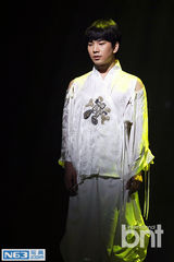 组图：音乐剧《风之国》媒体试演G.O等激情献唱