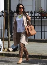 组图:乔治-克鲁尼未婚妻OL范儿 气质脱俗秀巨钻