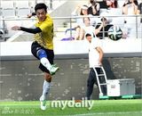 组图：《艺体能》友谊赛 李起光受伤被抬下场