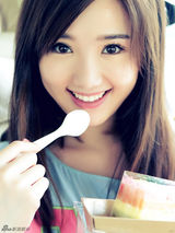 组图：毛晓彤夏日写真 做清新甜美蛋糕女孩