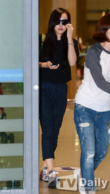 组图：SJ强仁f(x)宋茜返韩 笑颜灿烂心情好