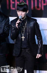 组图：TEEN TOP回归在即 魅惑眼神成熟蜕变