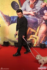 组图：《心花路放》首映 陶虹挽宁浩走红毯