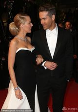 组图：S女王捧场老公新片 红毯鸳鸯羡煞旁人