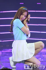 组图：infinite等献唱表演 EXO-K缺席仍夺冠