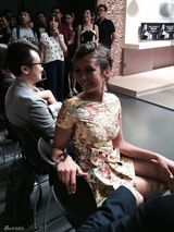 组图：《吸血鬼日记》妮娜中国行私照 美艳俏丽