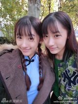 组图：复旦双胞胎姐妹花走红 清纯可爱电晕宅男