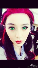 组图：范冰冰晒X战警花絮照 绿色瞳孔吸睛十足