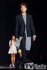 组图：帝国之子发行《First Homme》重磅回归