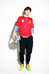 组图：李易峰世界杯BRAZUCA大片阳光活力