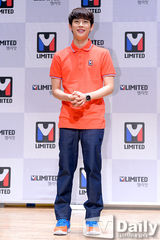 组图：帝国之子林时完变邻家欧巴 笑容暖人心