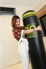 组图：孙敬媛野马战车写真 野性与甜美并存