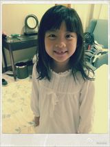 组图：多多贝儿齐掉牙 隔空喊话破不和传言