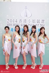 组图：港姐16强佳丽首度泳装亮相见媒体