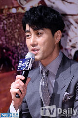 组图：《高跟鞋》发布会 车胜元帅气西装亮相