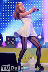 组图：SISTAR热裤劲舞 助阵慈善音乐会