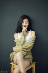 组图：菅韧姿慵懒写真 清新调皮演绎性感女人