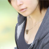 组图：日本创意项链“乳沟跳跃者”大胸必备