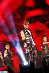 组图：罗志祥上海演唱会 花40万重做演出服