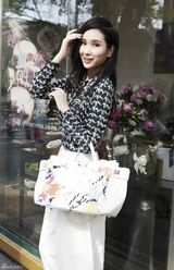 组图：杨恭如街头演绎百变风格 时尚范十足