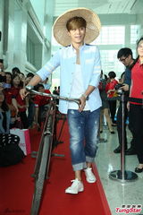 组图：罗志祥代言化身农夫 草帽单车齐上阵