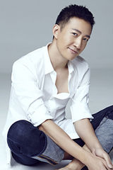 组图：王阳杂志大片曝光 白衬衫清爽自然