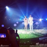 组图：王中磊补办婚礼 那英当伴娘宋丹丹抢花球