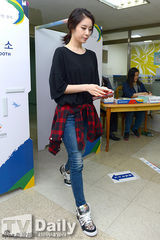 组图：T-ara等参与选举投票 美女如云风景独好