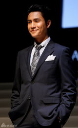 组图：陈坤出席某品牌新品发布会 分享护肤心得