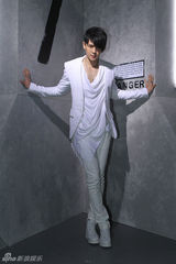 组图：付辛博《神魂颠倒》预告曝光 展型男造型