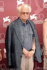 组图：威尼斯重启未来发布会 导演园子温亮相