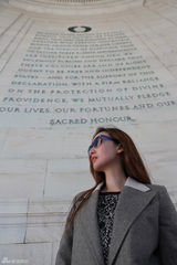 组图：张萌美国街拍大片 气场全开酷似女特工