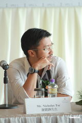 组图：谢霆锋出席活动大方任拍照 拒回应婚变问题 