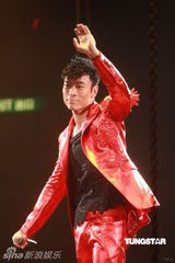 组图：许志安出道25周年红馆开唱 郑秀文捧场