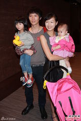 组图：张可颐劝邓萃雯勿太执着 望早发电视牌照