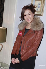 组图：黄宗泽获胡杏儿送钻石 钟嘉欣变身大提琴家