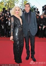 组图：范冰冰艳撑《生命之树》首映 邓文迪夫妇亮相