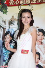 组图：《名媛望族》剧组齐聚宣传 杨怡压力大长痘