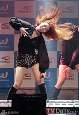 组图：金秀炫金妍儿等出席W TIME演唱会