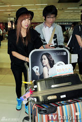 组图：韩团AfterSchool结束日本个唱飞抵韩国