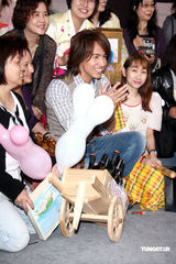 幻灯图：言承旭写真书聊感情事 前女友疑似林志玲