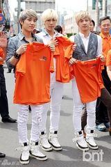 组图：韩星李贤京等出席保宁泥浆节开幕式