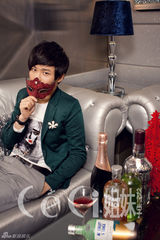 组图：李炜全新梦幻面具大片展露迷离气质