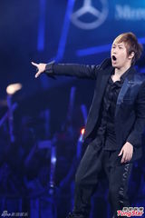 高清图：萧亚轩范玮琪五月天等亮相音乐颁奖礼